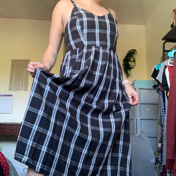 Old Navy Fit and Flare Cami Dress - Picture 1 of 4